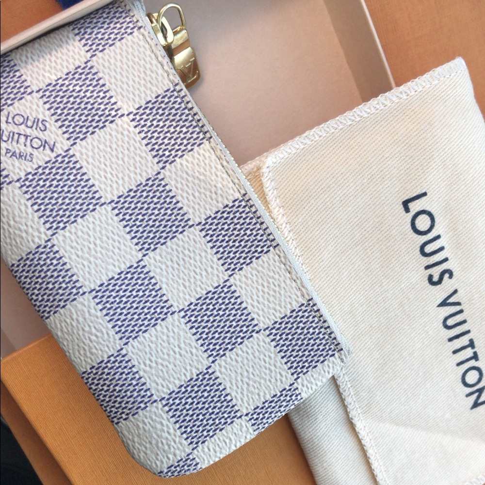 Louis wallet keychain